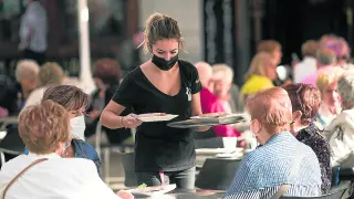 Los hosteleros de Aragón aseguran tener cada vez más problemas para encontrar camareros.