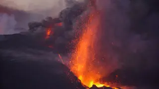 Volcano continues to erupt on Spain's La Palma