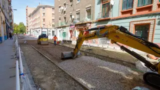 Imagen de las obras de renovación de la calle Santiago Lapuente.