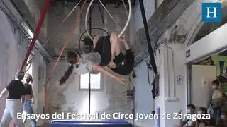 Acrobacias, danza y equilibrio en el Centro Cívico La Almozara con la Escuela de Circo Joven