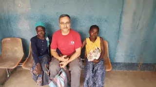 Enrique Ripoll es voluntario de la Fundación Ilumináfrica.
