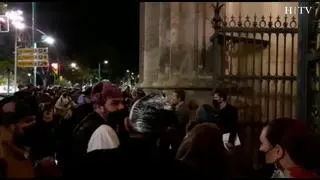 Los grupos de joteros comienzan a entrar a la Basílica del Pilar