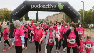 La carrera 'Huesca contra el cáncer' congregó a más de dos mil personas.