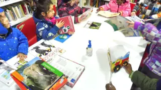 Actividad infantil en la biblioteca de Villanúa.