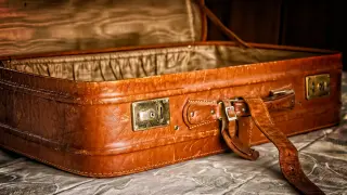 suitcase-gefa262fe5_1920
