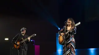 Eva Amaral y Juan Aguirre durante su actuación en la gala ‘Aragón mucho que decir’.