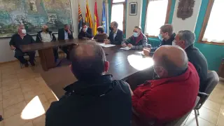 Reunión de los alcaldes y presidentes comarcales por la línea de muy alta tensión.