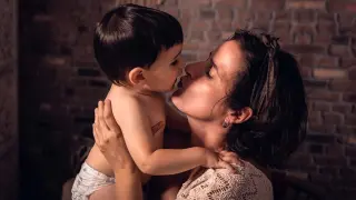 Una imagen de Anabel Hernández y su segundo hijo, Xoel, que nació en junio de 2020.