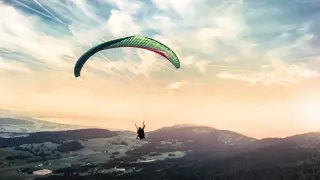 La sensación de libertad y la descarga de adrenalina que permite son dos de las principales ventajas que permiten los vuelos en parapente.