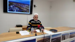 Manuel Gimeno, portavoz de Teruel Existe, en la rueda de prensa en la que ha denunciado falta de equipamiento en Platea.