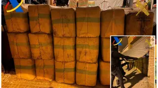 Guardia Civil y Agencia Tributaria se incautan de 3.500 kilos de hachís ocultos en un garaje en Ayamonte