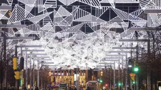 Luces de Navidad encendidas en Zaragoza en la Navidad de 2020. gsc
