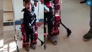 Cuatro niños con movilidad reducida han tenido la oportunidad de probar un exoesqueleto pediátrico en el Hospital Miguel Servet de Zaragoza. El resultado, más allá de "emocionante", ha sido, según las familias ""muy beneficioso".