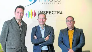 Emilio de la Red, Daniel Artal e Iván Callen, en las oficinas de Inndeo Engineering.
