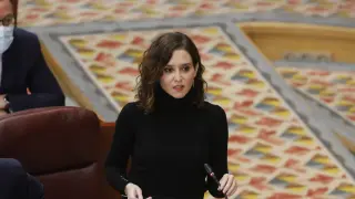 La presidenta de la Comunidad de Madrid, Isabel Díaz Ayuso, en la sesión de control al Gobierno de la Comunidad de Madrid.