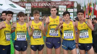 El equipo Sub18 de Cross de Alcampo-Scorpio71 en Sevilla.