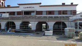 El edificio de viajeros de la antigua estación de Camineral está en obras.