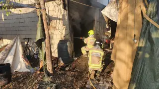 Reciente intervención de los bomberos de Huesca en el incendio de  finca rústica del término municipal de Loporzano.