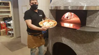 Andrea, pizzaiolo palermitano de Leone Tradizionale.