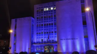 Iluminación para el 25N de la Jefatura de la Policía Nacional en Aragón.