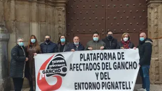 Un grupo de vecinos de la recién creada asociación de afectados de El Gancho-Pignatelli