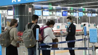 Passengers undergo anti-Covid-19 tests at Fiumicino airport