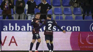 Gaich celebra con Ratiu su gol ante el Valladolid.