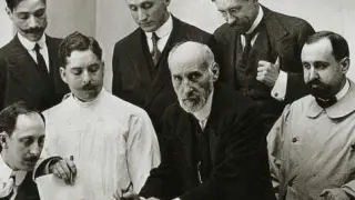 Clase de Disección de Santiago Ramón y Cajal en 1915.