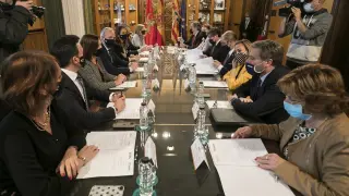 Imagen de la reciente reunión del consejo bilateral entre la DGA y el Ayuntamiento de Zaragoza.