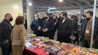 Las autoridades de Monzón visitan la Feria del Libro Aragonés
