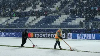 La nieve que dejó impracticable el terreno de juego en el Gewiss Stadium.