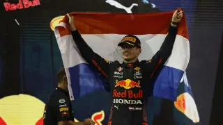 Verstappen celebra el triunfo en Abu Dabi y el Mundial de Fórmula 1