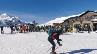Esquiadores en Candanchú