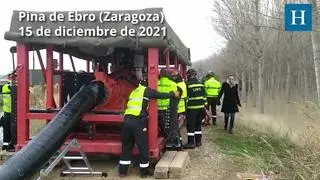 Así bombea la UME el agua de los campos de Pina de Ebro
