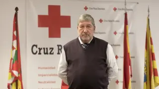 Juan Rodrigo, en su despacho de la sede de Cruz Roja en Huesca.