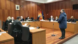 El acusado por la agresión de la discoteca Supernova de Zaragoza, durante el juicio celebrado en la Audiencia.