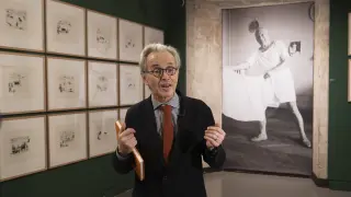 Emmanuel Guigon en la sala dedicada a Tauromaquia de la exposición 'Picasso y Aragón'.