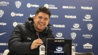 Xisco Muñoz, sonriente, durante la rueda de prensa previa al partido con el Alcorcón.
