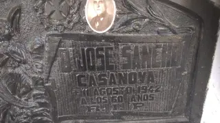 Lápida de la tumba del director de la banda en el cementerio de Castelserás. Falleció en 1942 aunque el noticia falsa de su muerte en 1909 tuvo graves consecuencias para los supuestos autores.