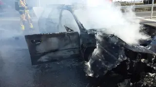 Arde un coche a la altura de La Muela.