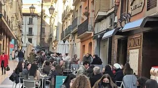 Terrazas en la calle Padre Huesca de la capital oscense el 31 de diciembre por la mañana.
