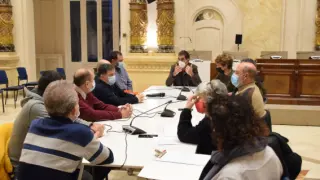 El Ayuntamiento de San Sebastián se ha reunido  con representantes de las tamborradas tanto infantil como de personas adultas.
