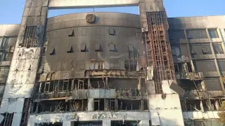 Un edificio oficial asaltado durante las protestas en Kazajistán.