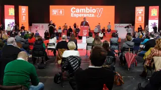 Sánchez asiste a la presentación del candidato socialista a la presidencia de la Junta