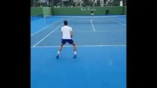 En un vídeo grabado por algún seguidor se ve como el tenista entrena en el club SotoTennis. El tenista serbio mintió a las autoridades aduaneras australianas al declarar que no había viajado en los últimos 14 días