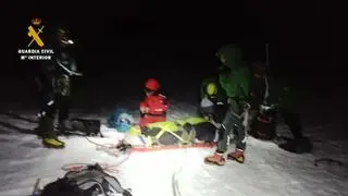 Rescatan a un montañero herido en el pico Acherito de noche y a 15 bajo cero de sensación térmica por el viento