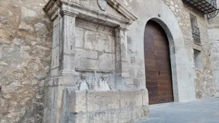 Fuente de la plaza de la Catedral de Teruel.