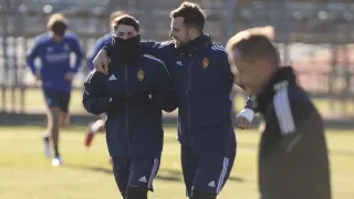 Borja Sainz y Álvaro Giménez, en el entrenamiento del Real Zaragoza.