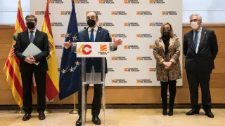 El presidente aragonés, Javier Lambán, se ha referido este lunes a la nueva polémica con Cataluña por la candidatura olímpica antes de presidir un foro sobre energía en el Pignatelli.