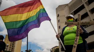 Un grupo de activistas reclaman al Supremo venezolano la aprobación del matrimonio igualitario.
